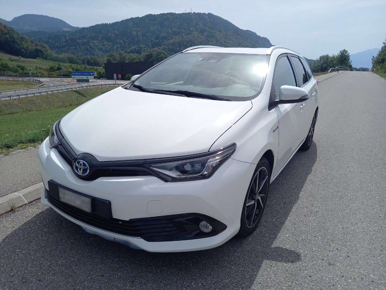 TOYOTA 1.8 HSD Trend-image-1
