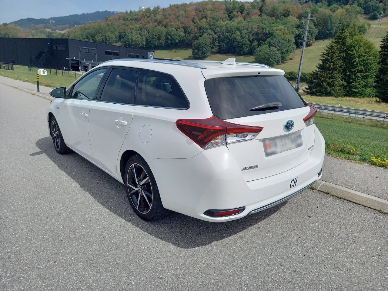 TOYOTA 1.8 HSD Trend-image-2