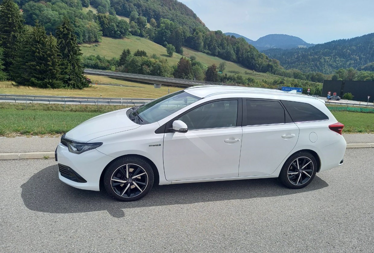 TOYOTA 1.8 HSD Trend-image-3