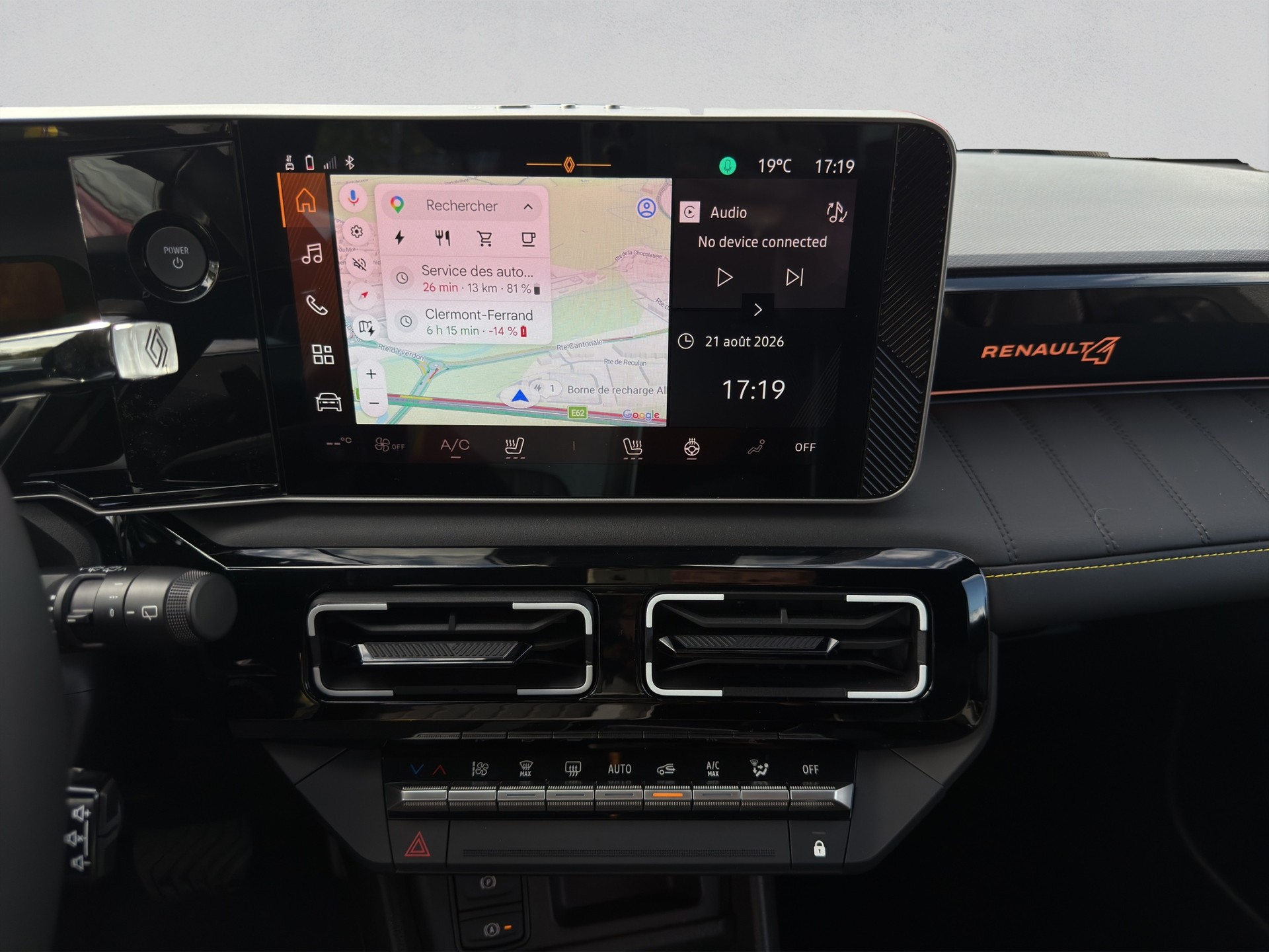 RENAULT R4 E-Tech Comfort Range 52 kWh Iconic-image-11