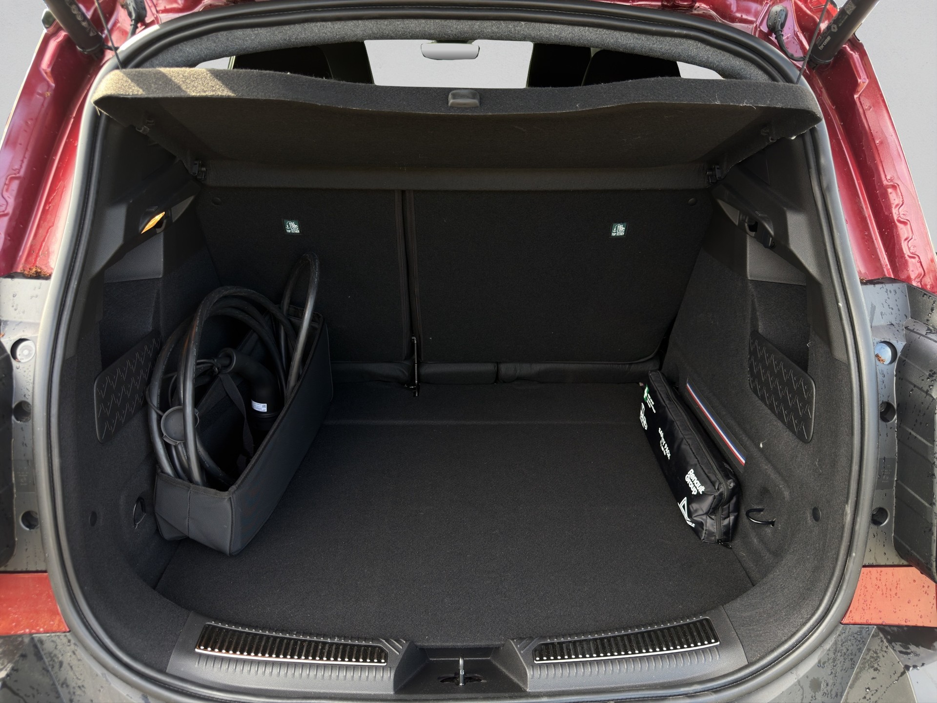 RENAULT R4 E-Tech Comfort Range 52 kWh Iconic-image-14