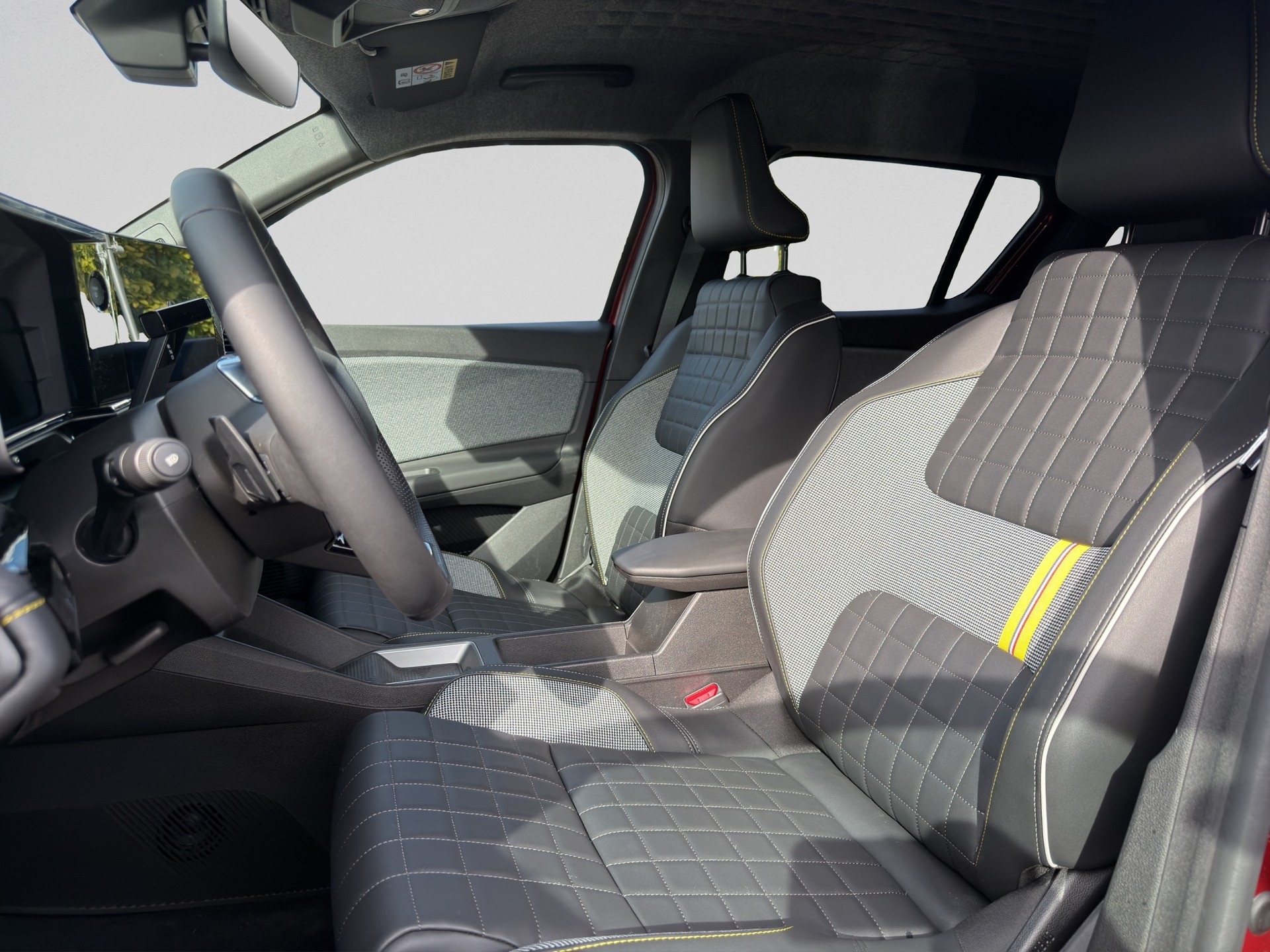 RENAULT R4 E-Tech Comfort Range 52 kWh Iconic-image-8