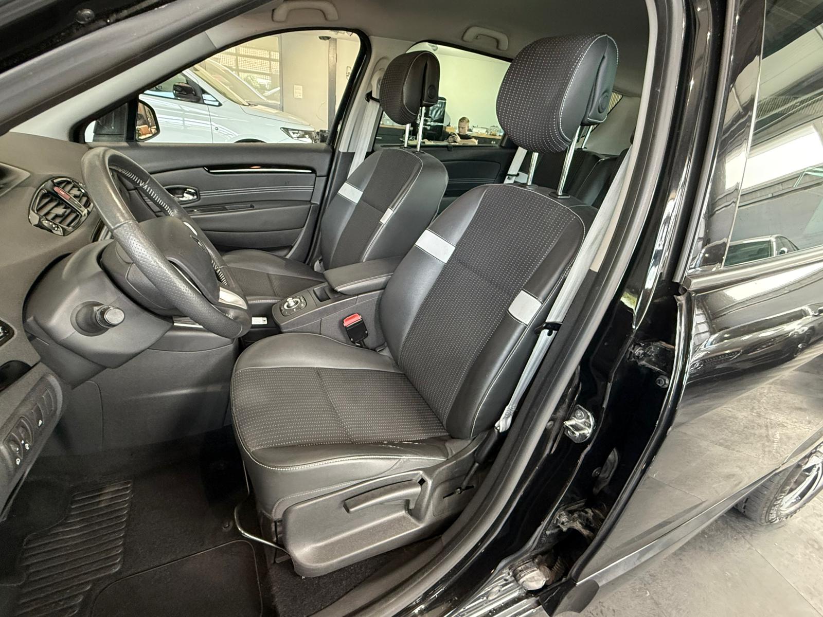 RENAULT Grand Scénic 2.0 16V Bose X-Tronic CVT-image-8