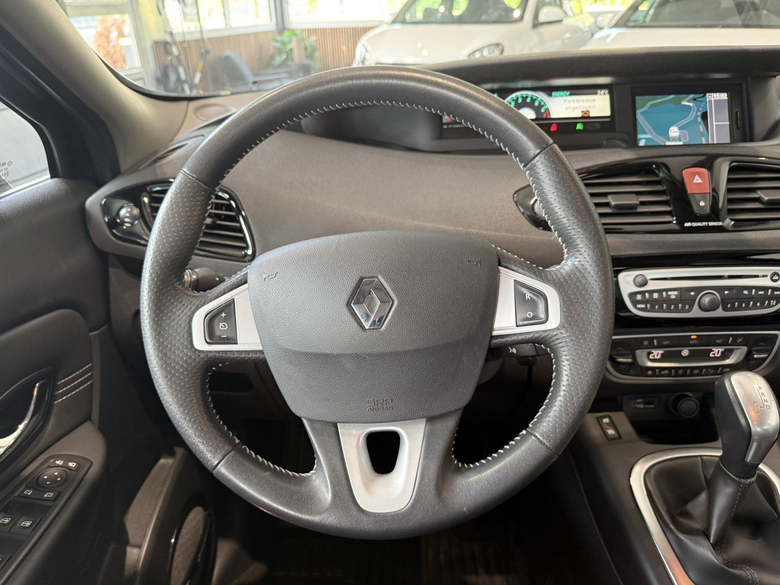 RENAULT Grand Scénic 2.0 16V Bose X-Tronic CVT-image-11