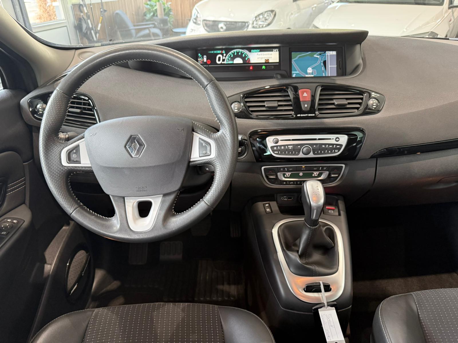 RENAULT Grand Scénic 2.0 16V Bose X-Tronic CVT-image-12