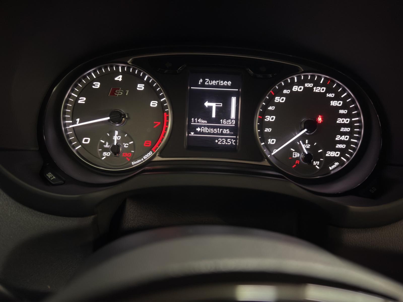 AUDI S1 Sportback 2.0 TFSI quattro-image-9