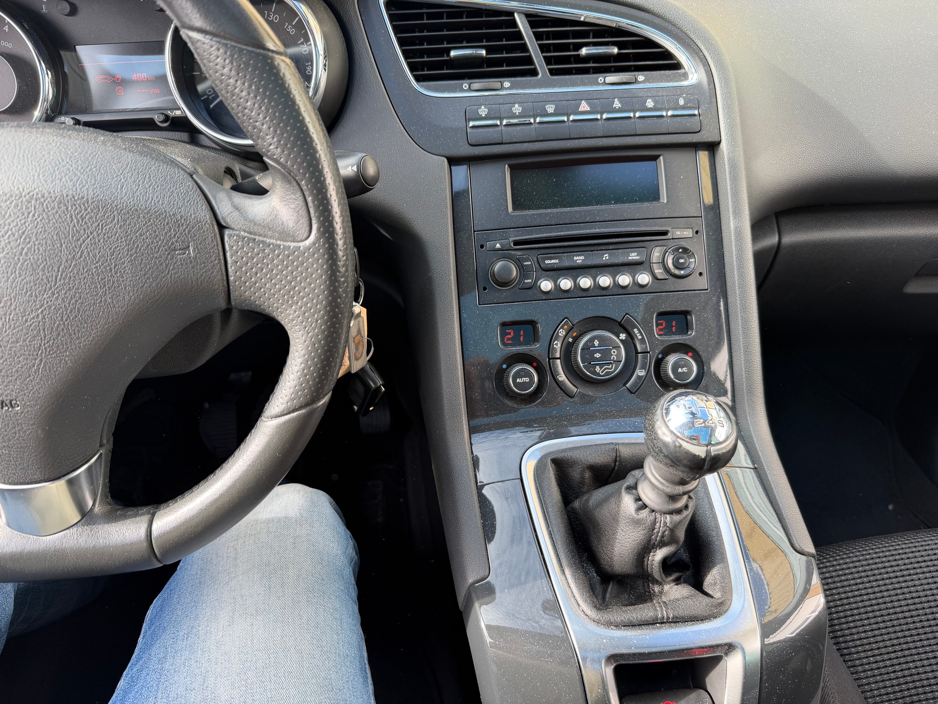 PEUGEOT 5008 1.6 16V T Sport Pack-image-5