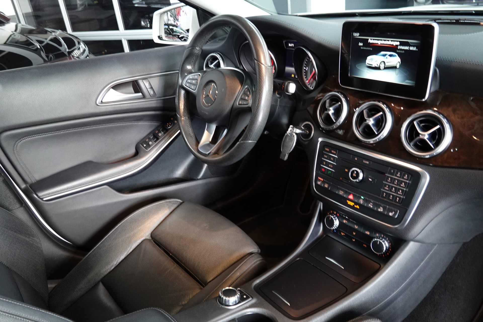 MERCEDES-BENZ GLA 200 CDI Swiss Star Edition 4Matic 7G-DCT-image-36