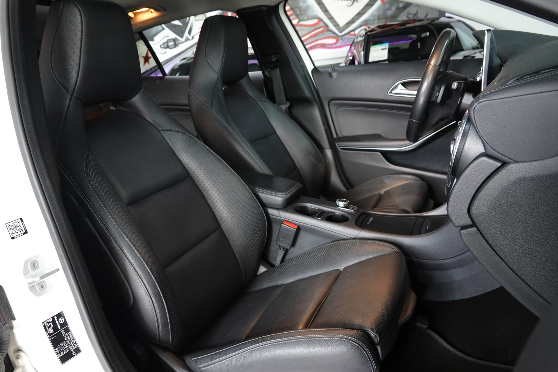 MERCEDES-BENZ GLA 200 CDI Swiss Star Edition 4Matic 7G-DCT-image-35