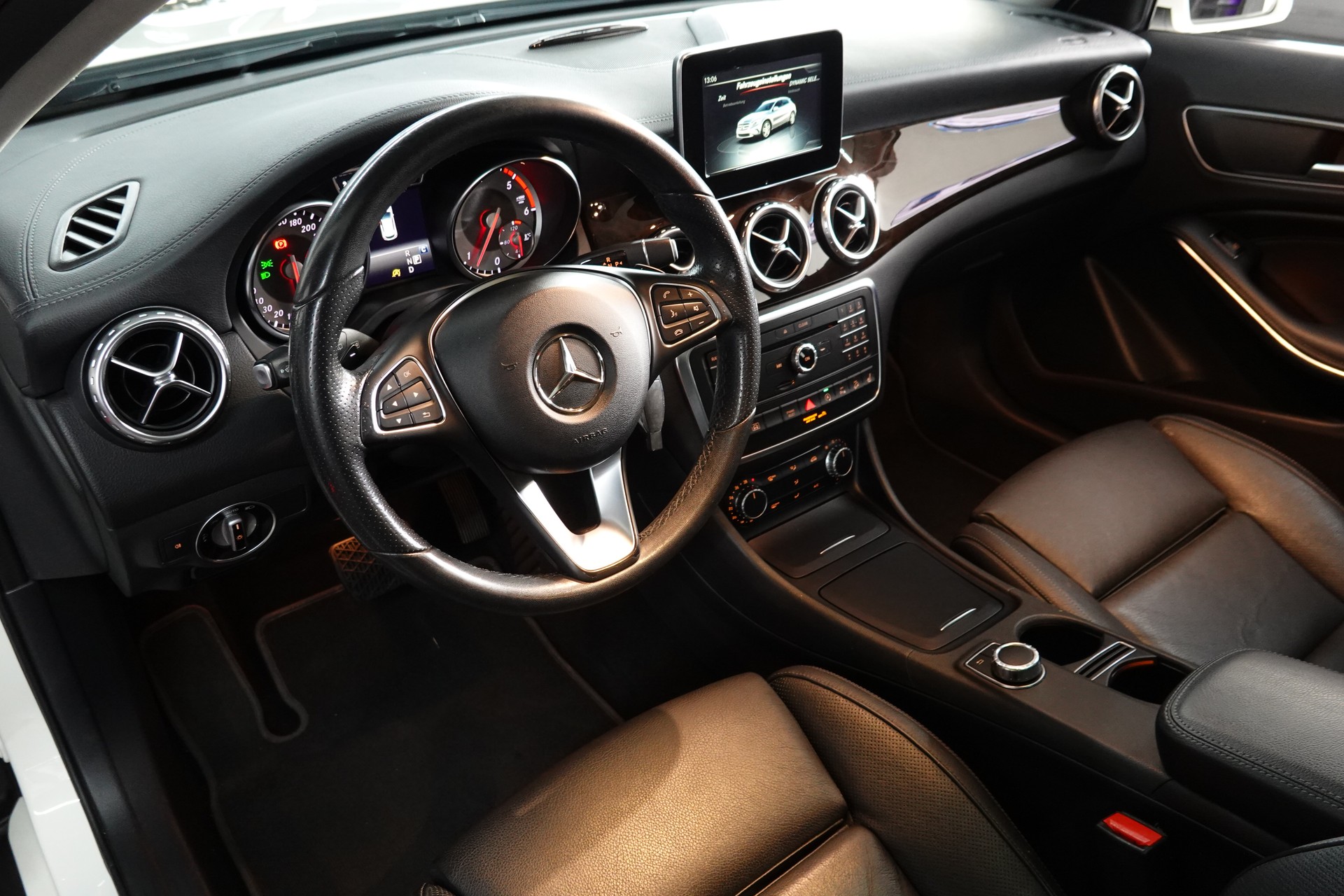 MERCEDES-BENZ GLA 200 CDI Swiss Star Edition 4Matic 7G-DCT-image-23