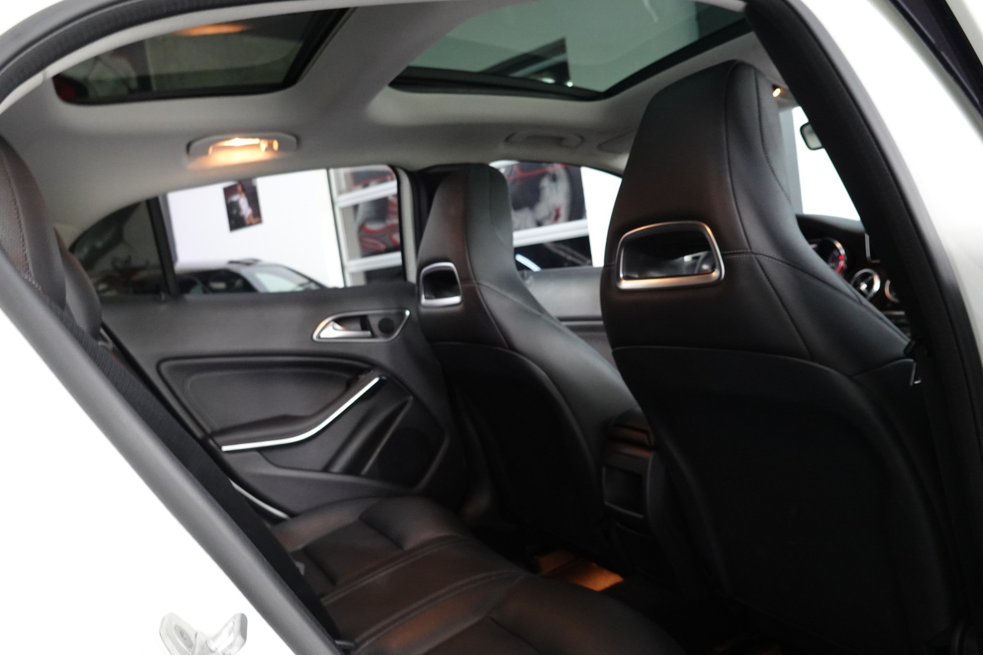 MERCEDES-BENZ GLA 200 CDI Swiss Star Edition 4Matic 7G-DCT-image-34