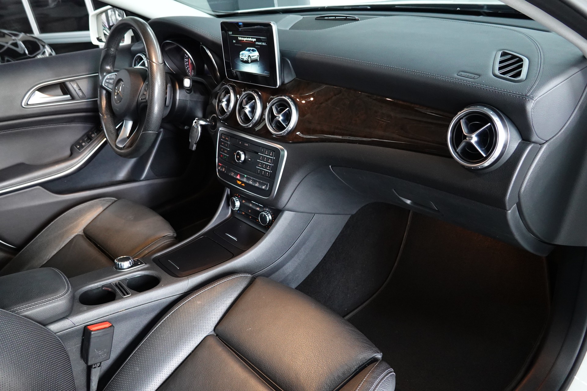 MERCEDES-BENZ GLA 200 CDI Swiss Star Edition 4Matic 7G-DCT-image-37