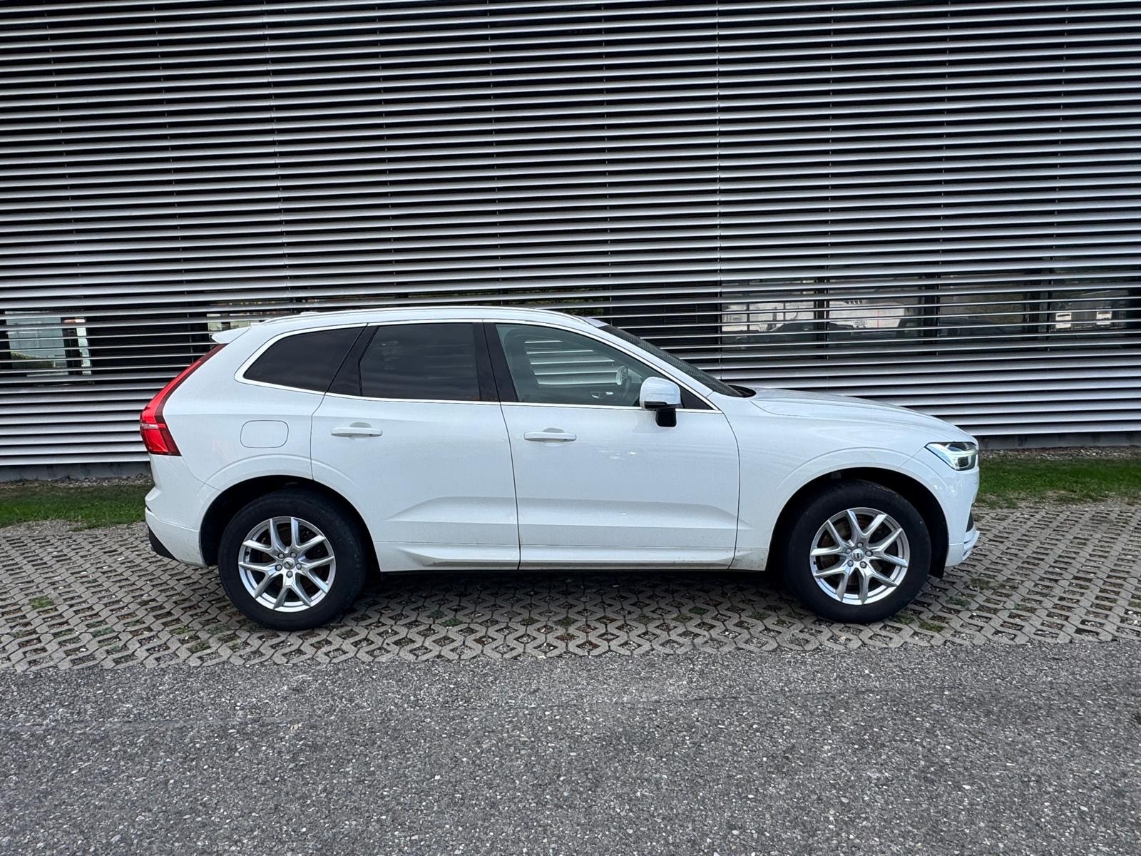 VOLVO XC60 B4 Diesel Mild Hybrid AWD Inscription Geartronic-image-1