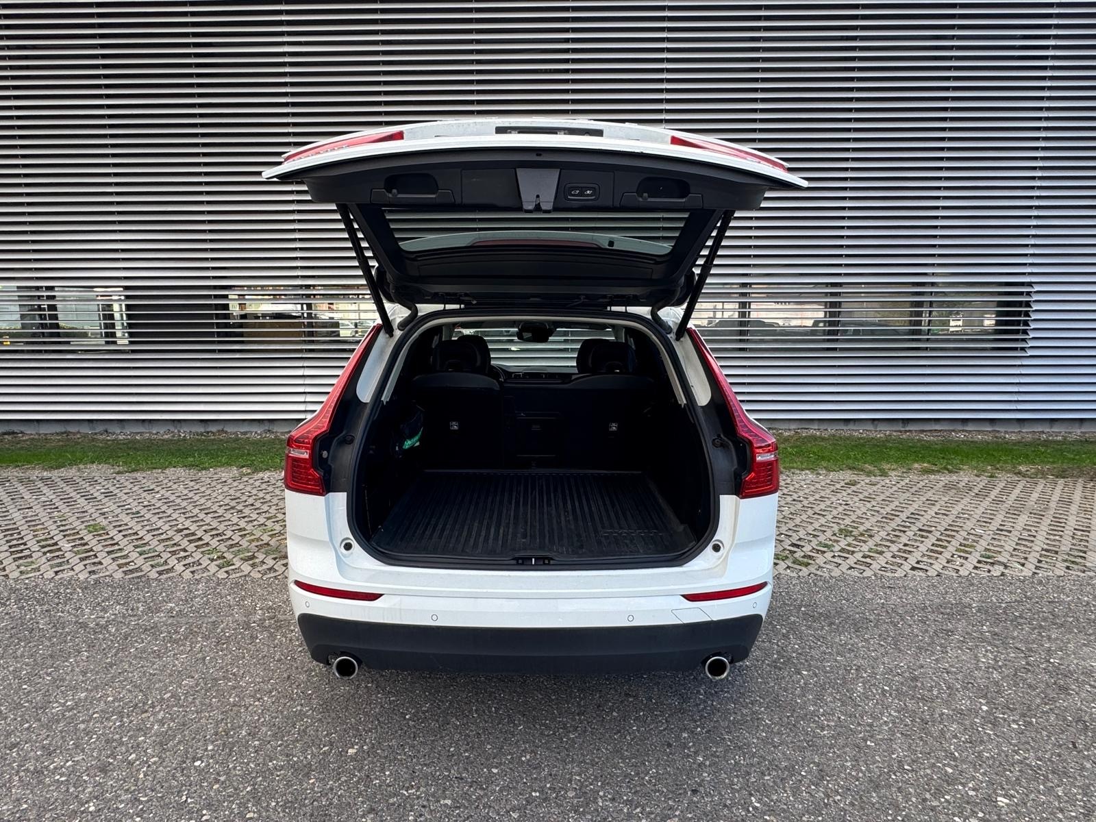 VOLVO XC60 B4 Diesel Mild Hybrid AWD Inscription Geartronic-image-10