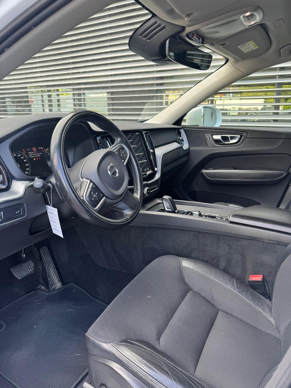 VOLVO XC60 B4 Diesel Mild Hybrid AWD Inscription Geartronic-image-11