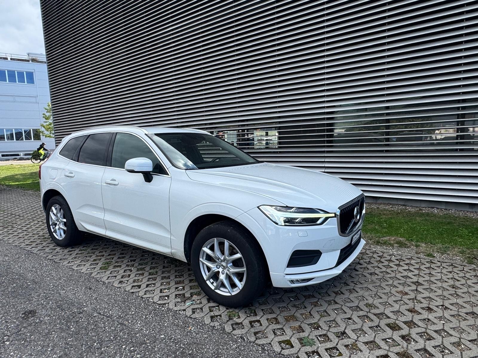 VOLVO XC60 B4 Diesel Mild Hybrid AWD Inscription Geartronic-image-6