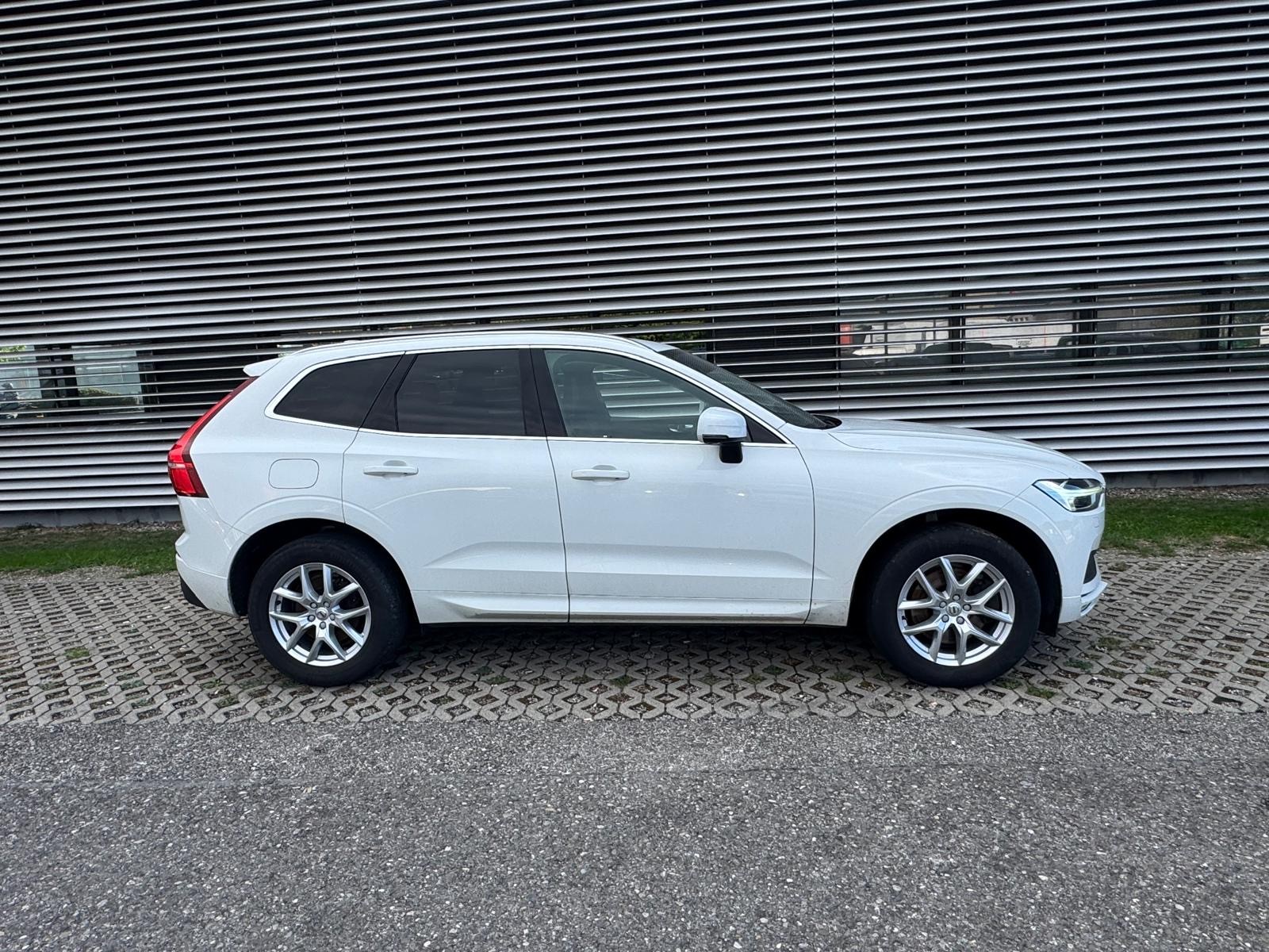 VOLVO XC60 B4 Diesel Mild Hybrid AWD Inscription Geartronic-image-2