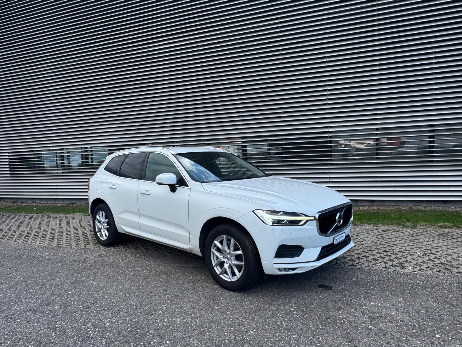 VOLVO XC60 B4 Diesel Mild Hybrid AWD Inscription Geartronic-image-3