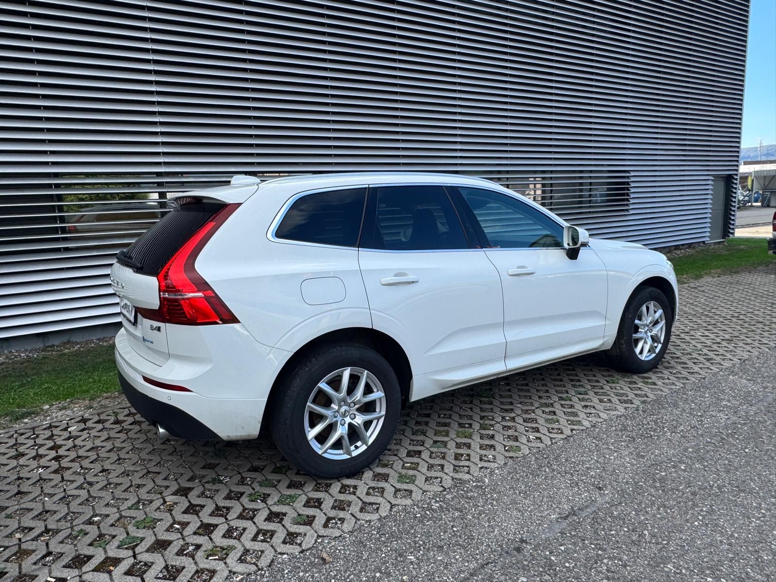 VOLVO XC60 B4 Diesel Mild Hybrid AWD Inscription Geartronic-image-7