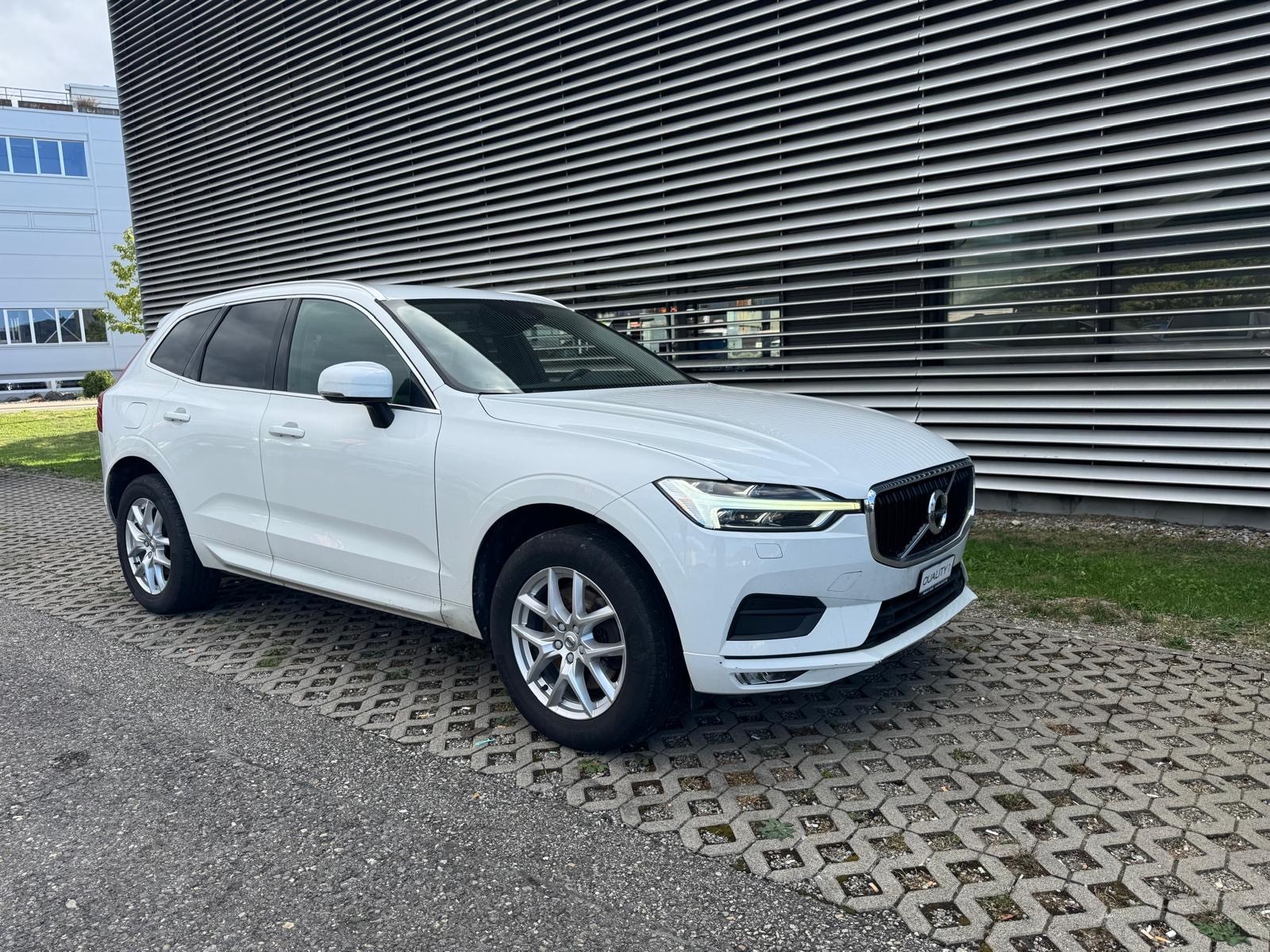 VOLVO XC60 B4 Diesel Mild Hybrid AWD Inscription Geartronic-image-5