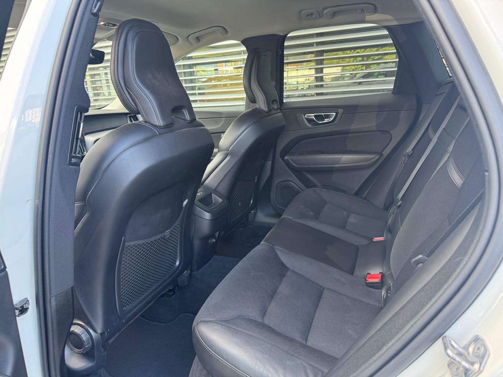VOLVO XC60 B4 Diesel Mild Hybrid AWD Inscription Geartronic-image-14
