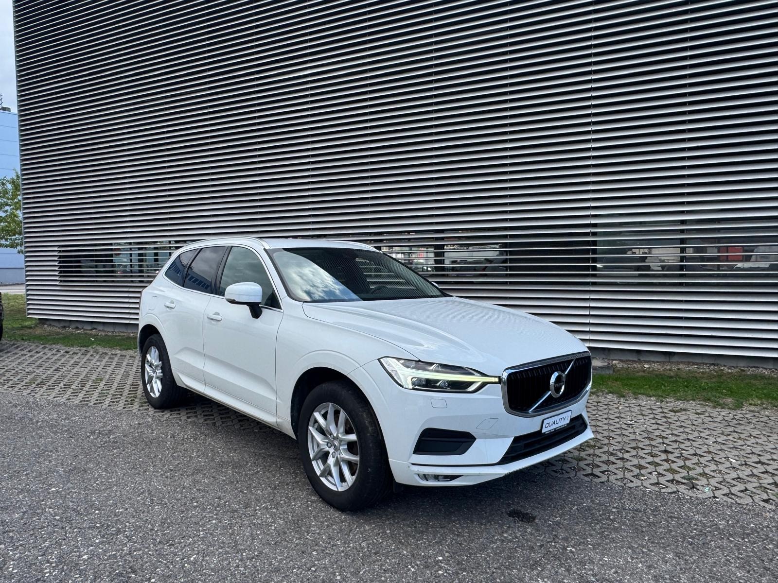 VOLVO XC60 B4 Diesel Mild Hybrid AWD Inscription Geartronic-image-0
