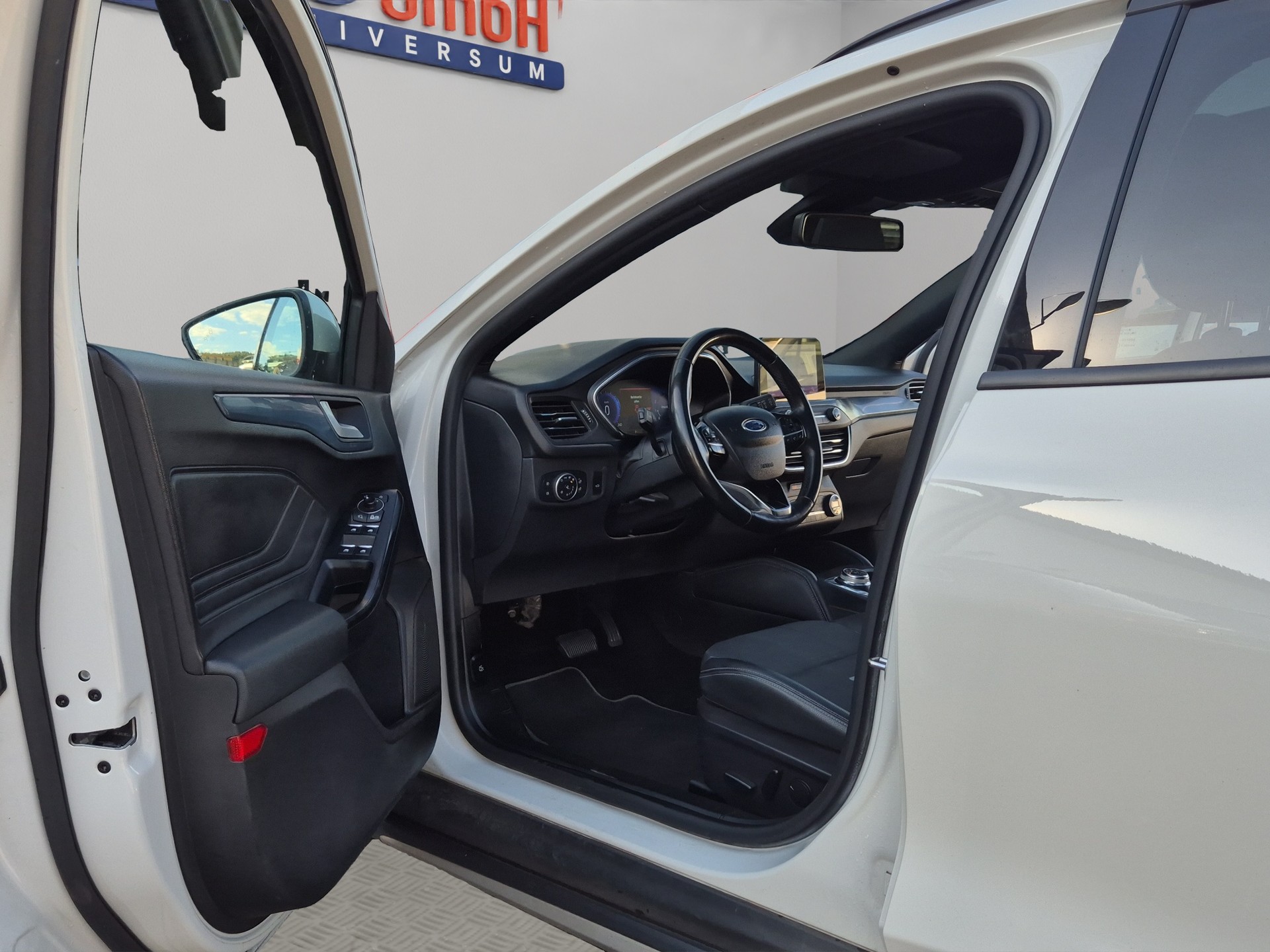 FORD Focus 1.5 SCTi Titanium Automatic-image-11