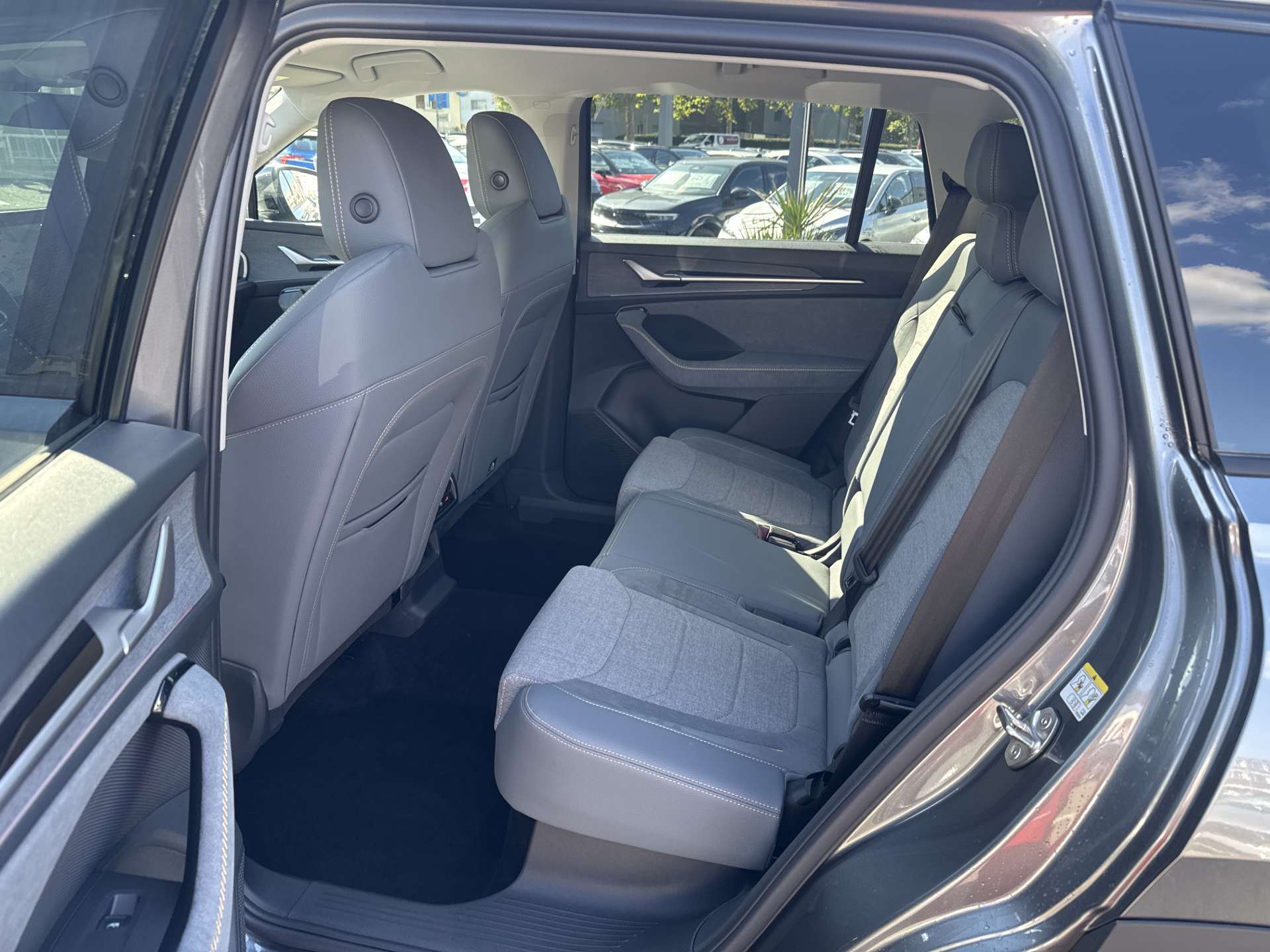 SKODA Kodiaq 2.0 TDi Selection 4x4 DSG-Automat-image-6