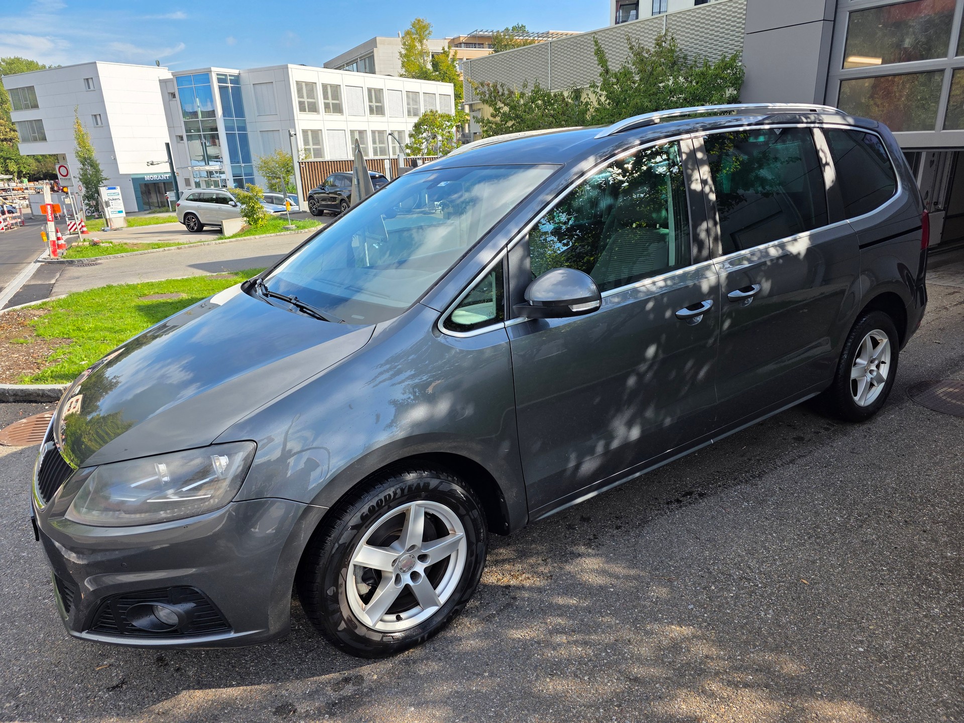 SEAT SEAT 1.4 TSI Style | 7-Sitzer | MFK 2026 | Service 2026 | Neue Winterreifen-image-0