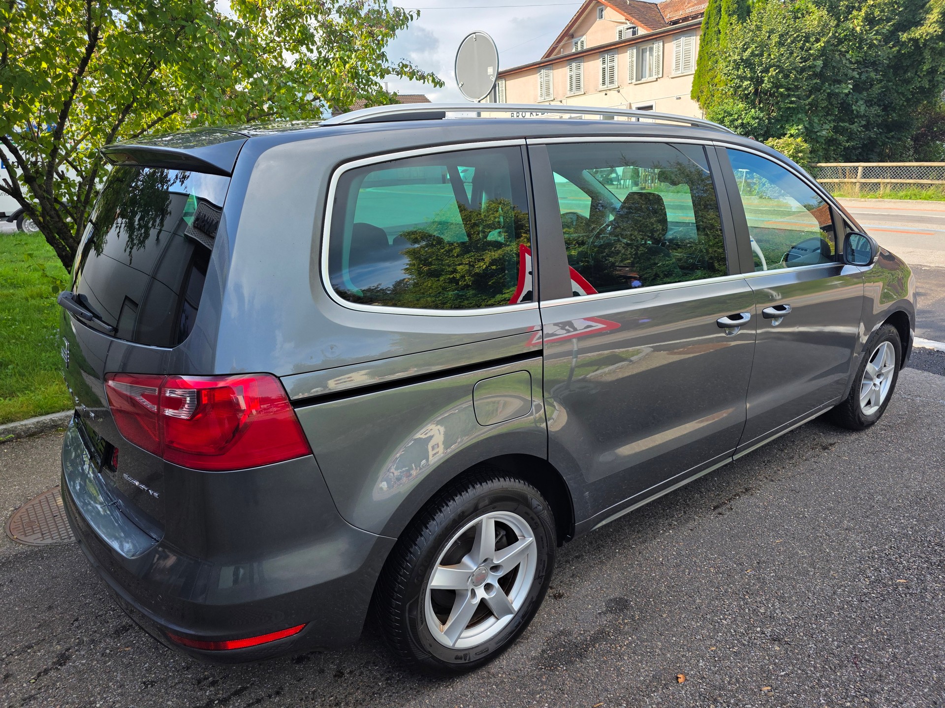 SEAT SEAT 1.4 TSI Style | 7-Sitzer | MFK 2026 | Service 2026 | Neue Winterreifen-image-4