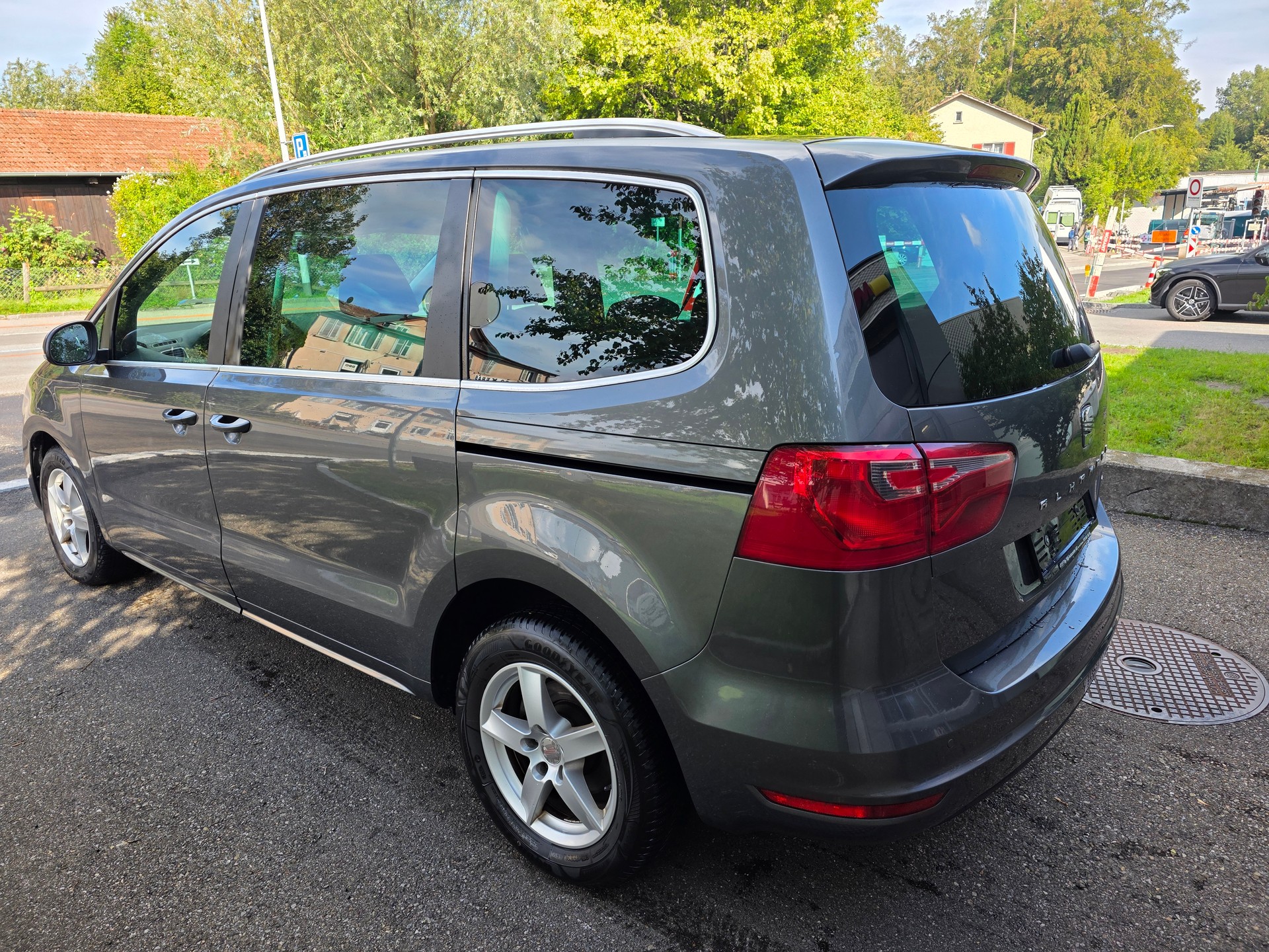 SEAT SEAT 1.4 TSI Style | 7-Sitzer | MFK 2026 | Service 2026 | Neue Winterreifen-image-2