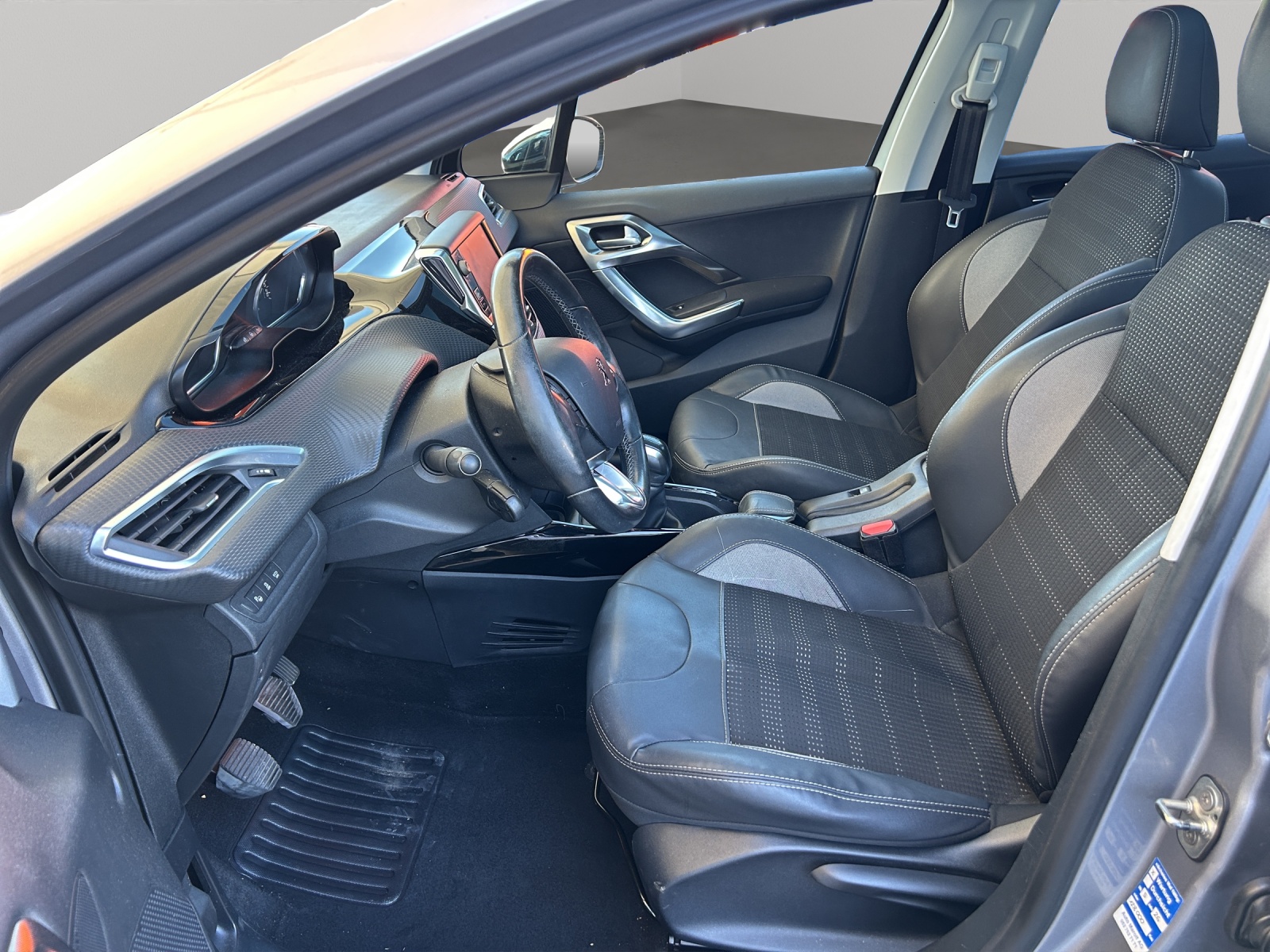 PEUGEOT 2008 1.6 BlueHDi Active-image-9