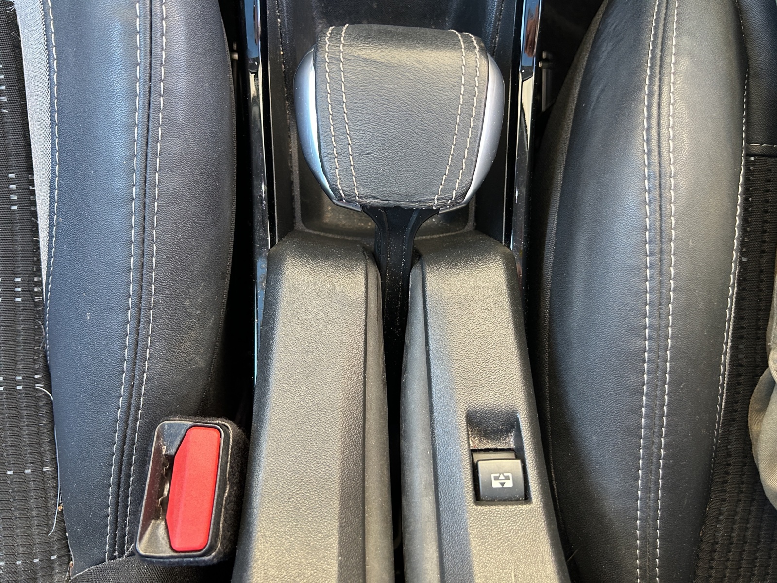 PEUGEOT 2008 1.6 BlueHDi Active-image-12