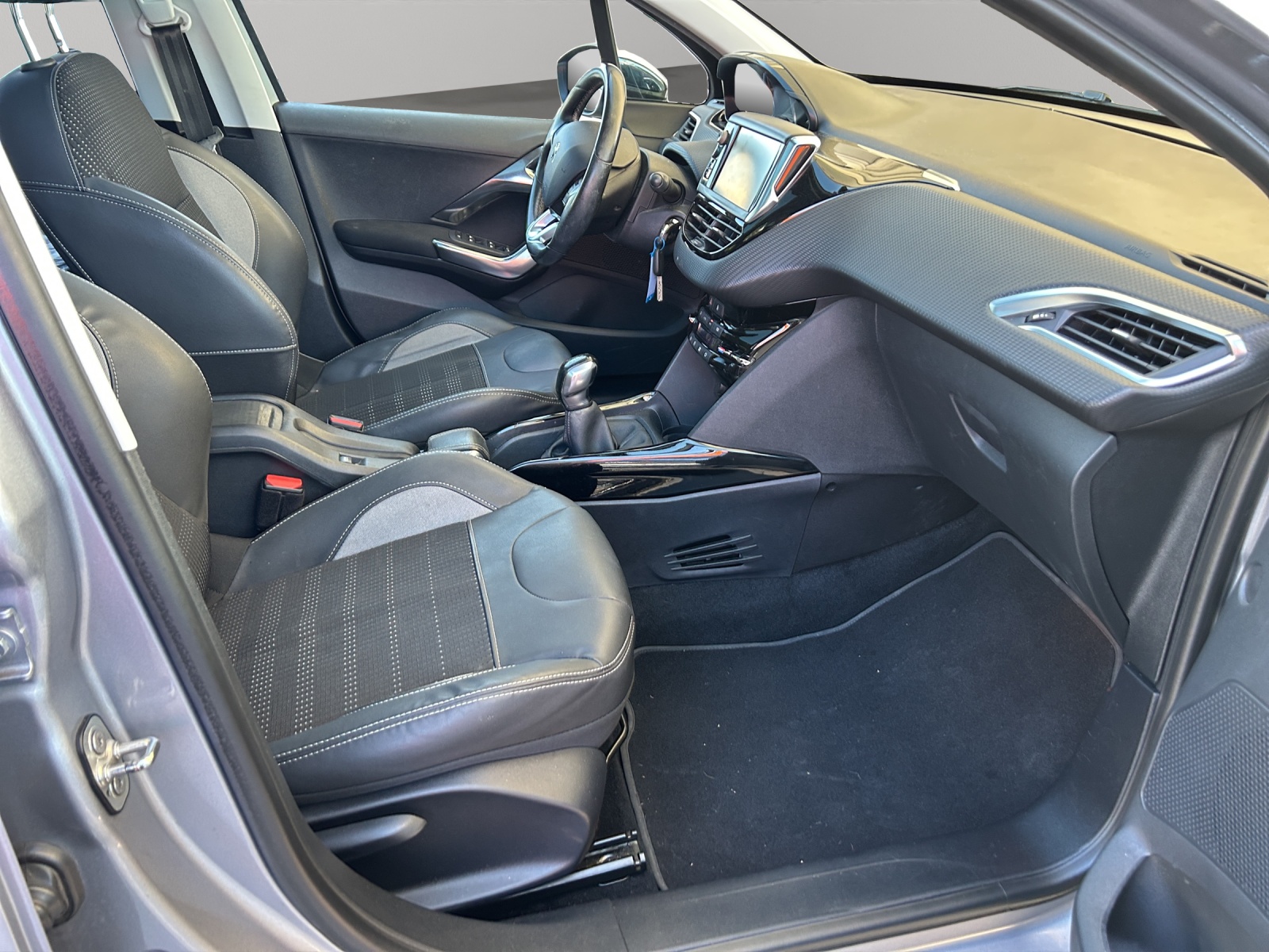 PEUGEOT 2008 1.6 BlueHDi Active-image-16