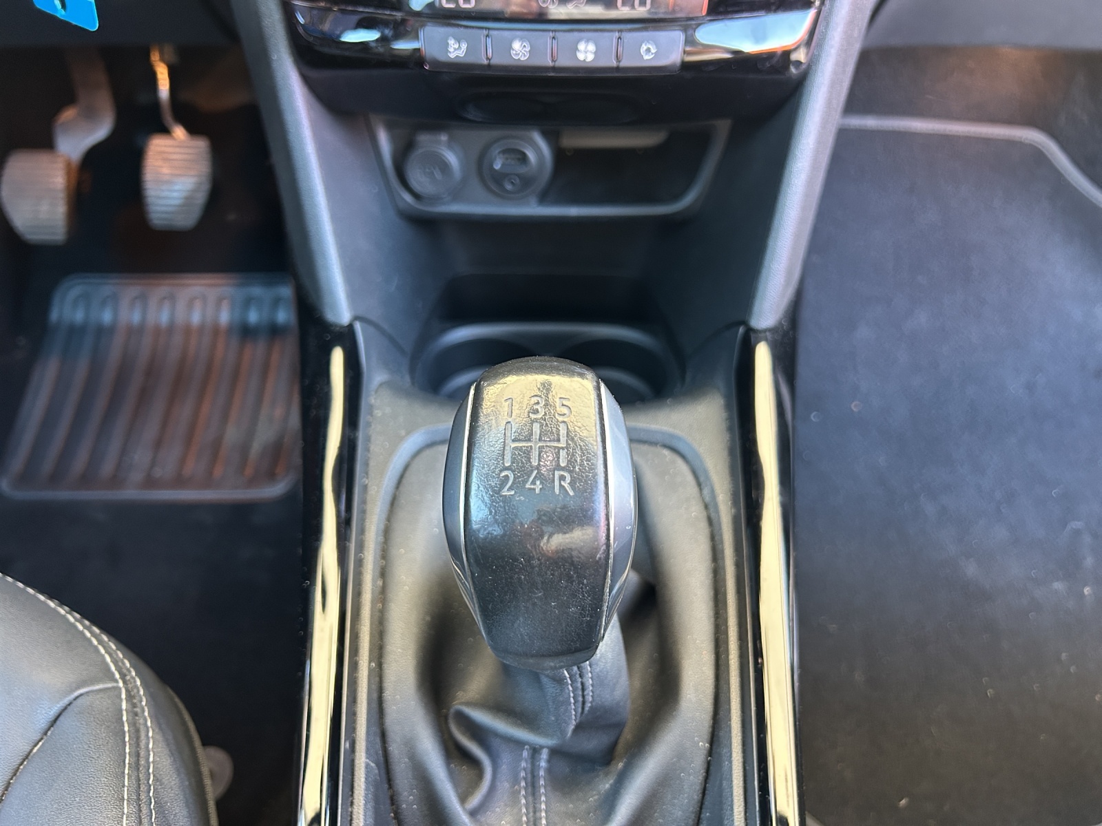 PEUGEOT 2008 1.6 BlueHDi Active-image-14