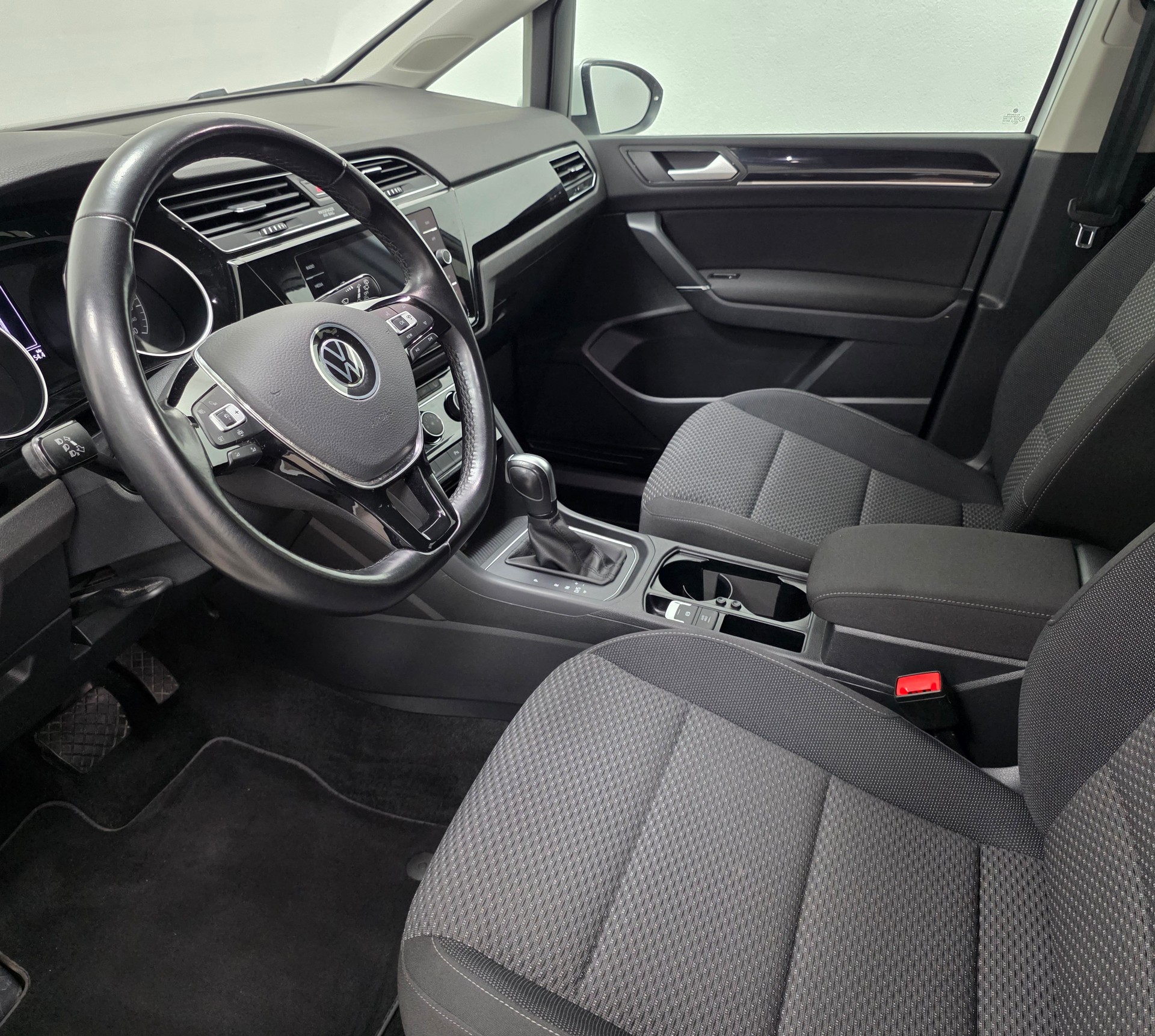 VW Touran 2.0 TDI BlueMotion Technology Comfortline DSG-image-11