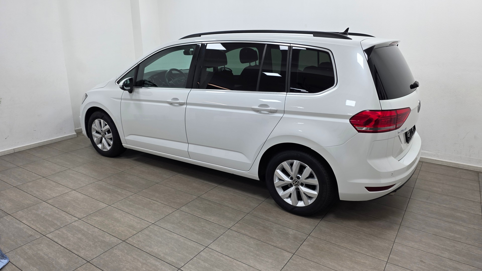 VW Touran 2.0 TDI BlueMotion Technology Comfortline DSG-image-5