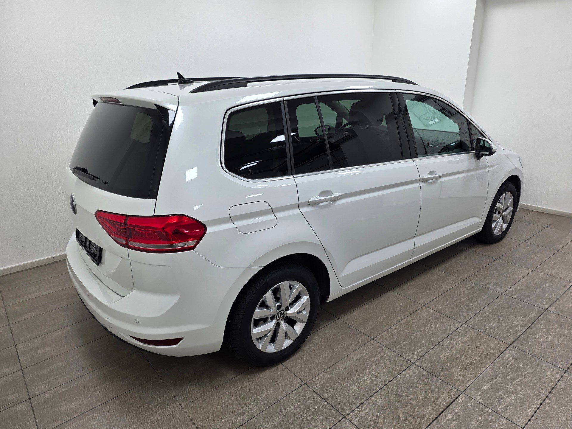 VW Touran 2.0 TDI BlueMotion Technology Comfortline DSG-image-3