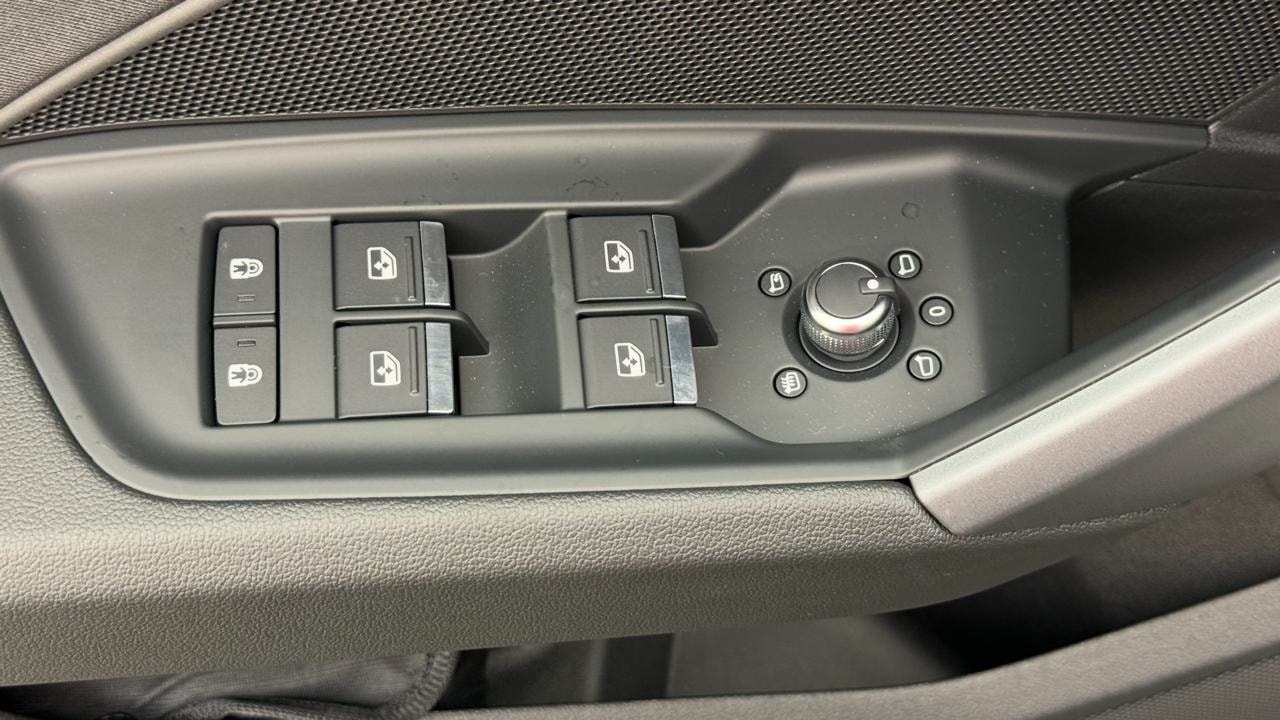AUDI A3 Sportback TFSI 110 KW S Line-image-8