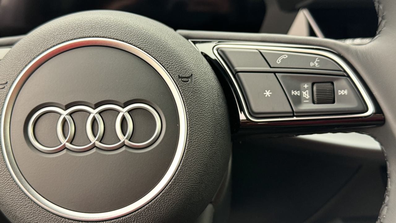 AUDI A3 Sportback TFSI 110 KW S Line-image-9