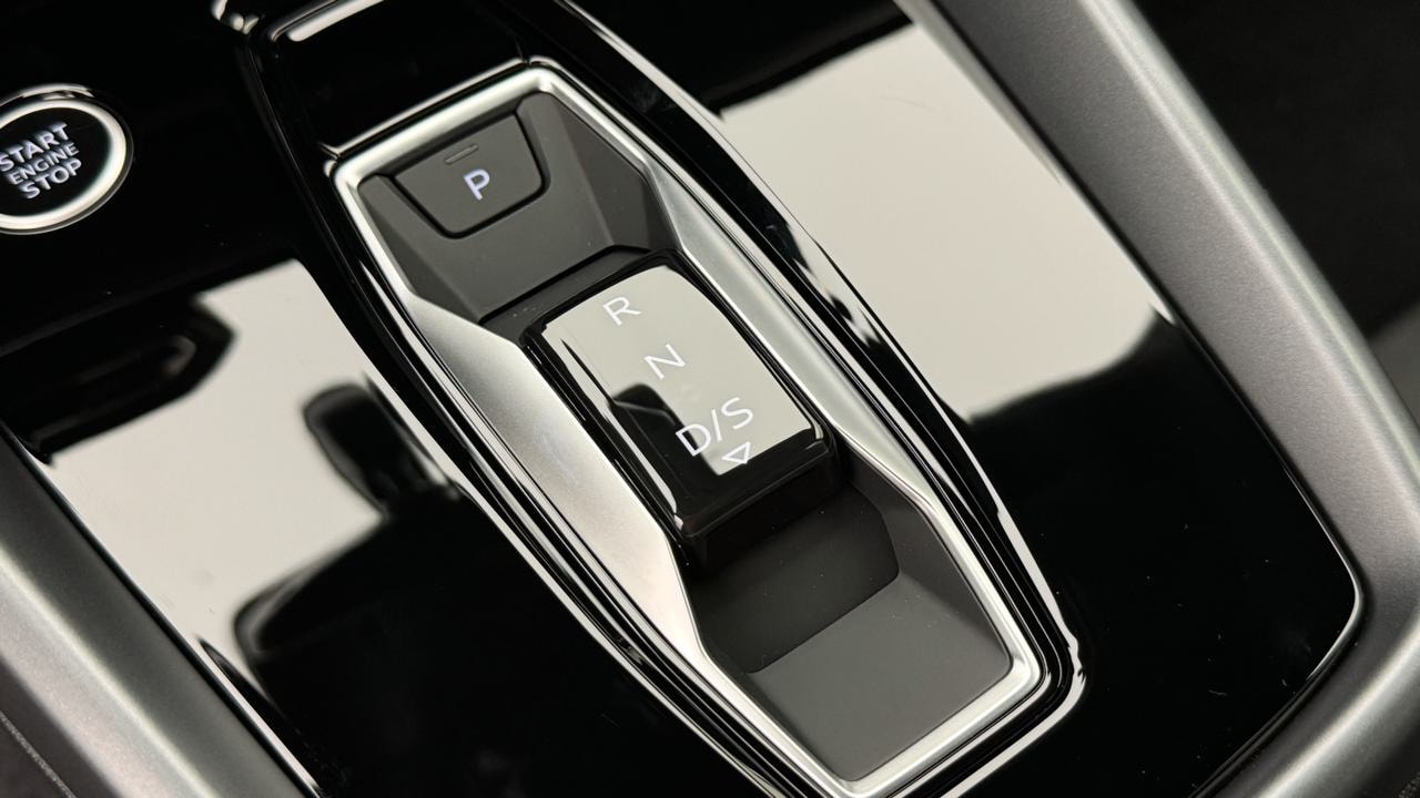 AUDI A3 Sportback TFSI 110 KW S Line-image-10