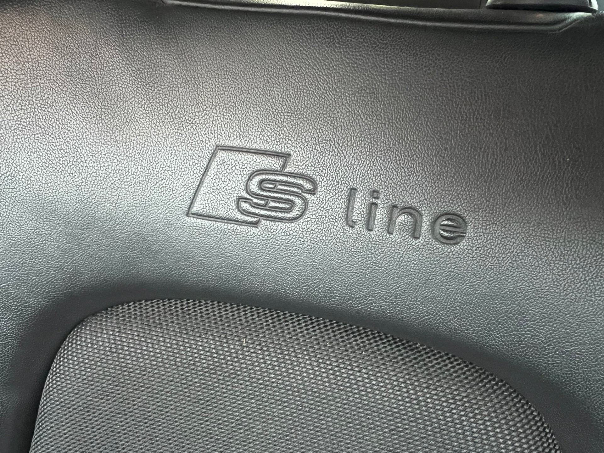 AUDI A3 2.0 TDI Ambition-image-9