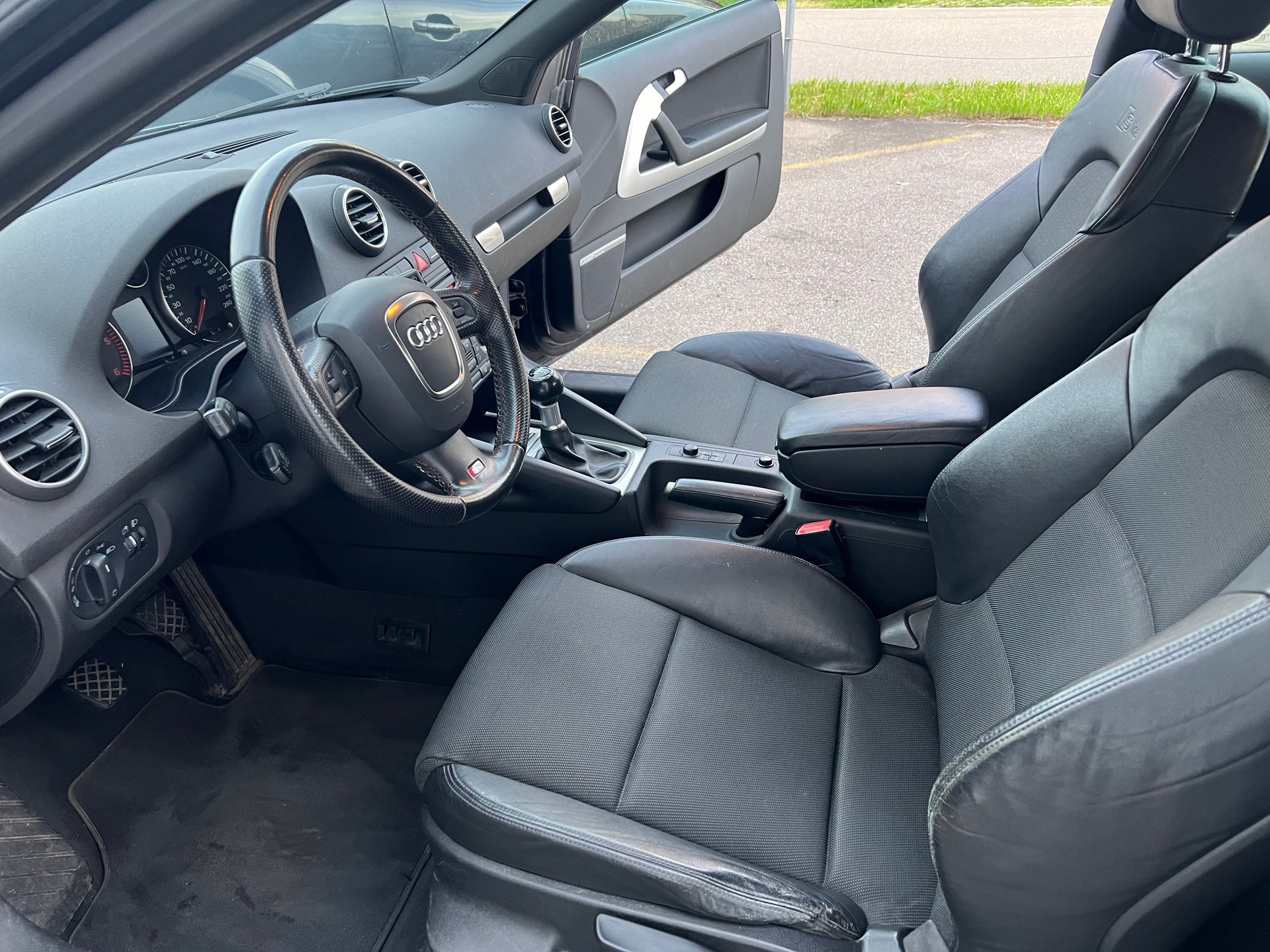AUDI A3 2.0 TDI Ambition-image-8