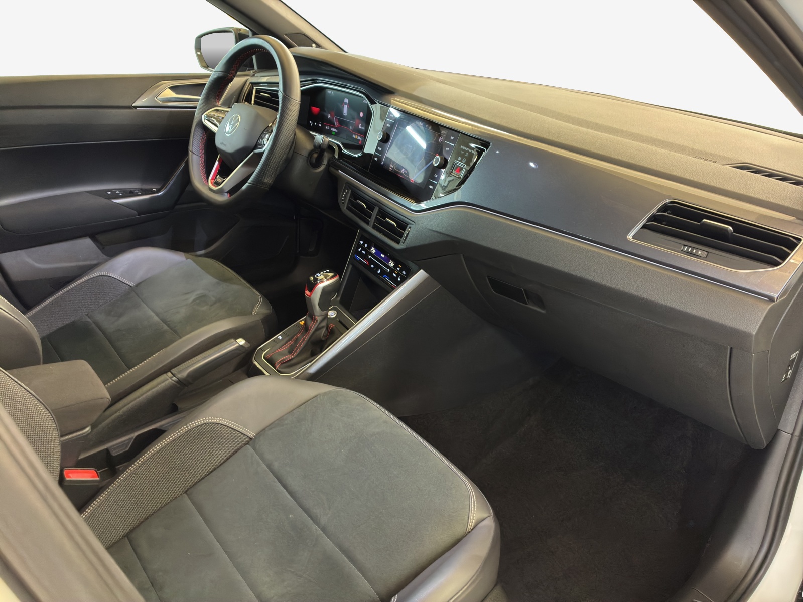 VW Polo 2.0 TSI GTI DSG-image-13