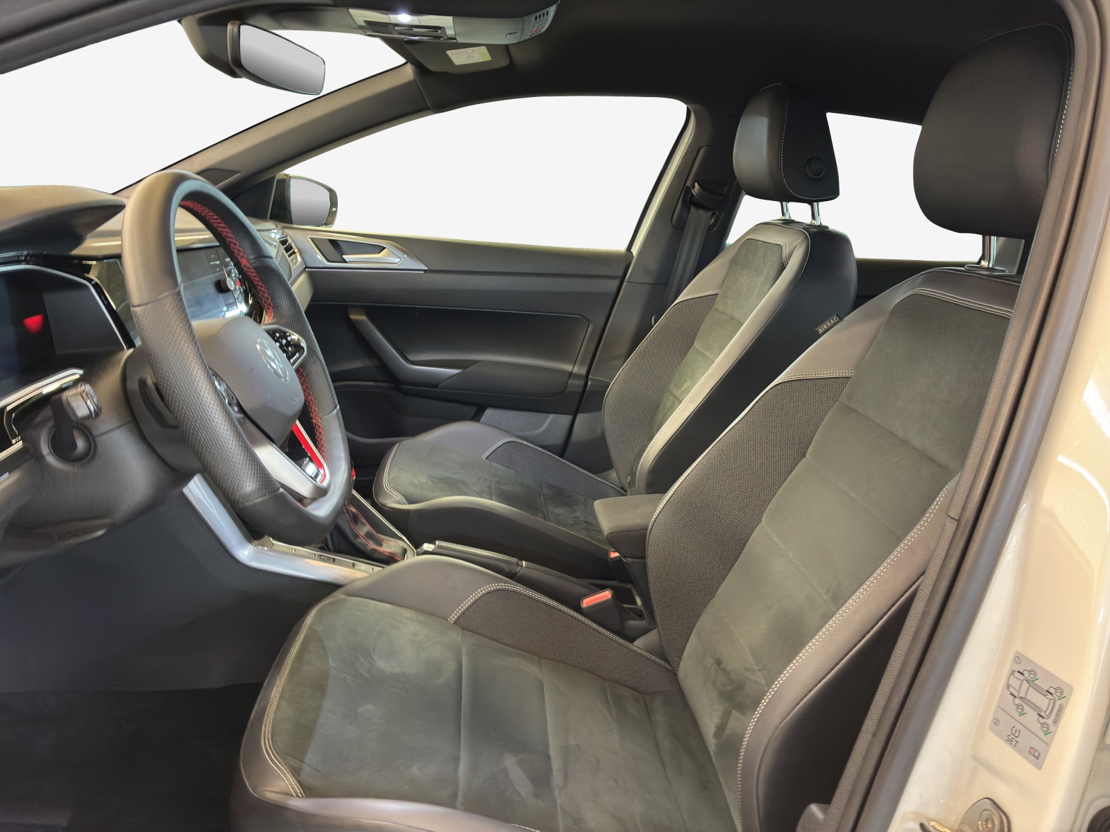 VW Polo 2.0 TSI GTI DSG-image-7