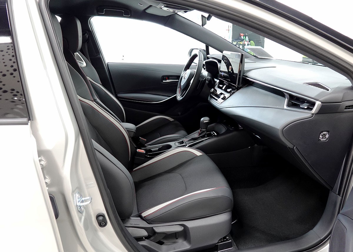 TOYOTA Corolla 2.0 HSD GR Sport e- CVT-image-4
