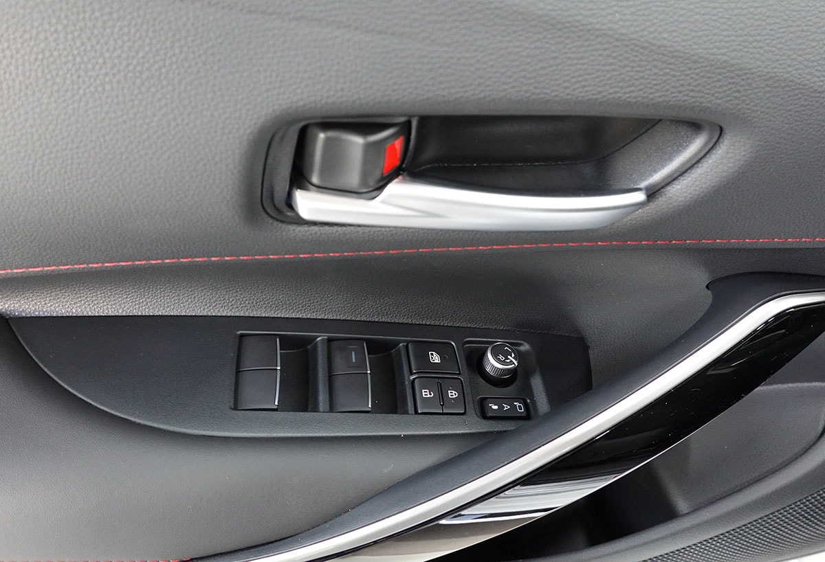 TOYOTA Corolla 2.0 HSD GR Sport e- CVT-image-13