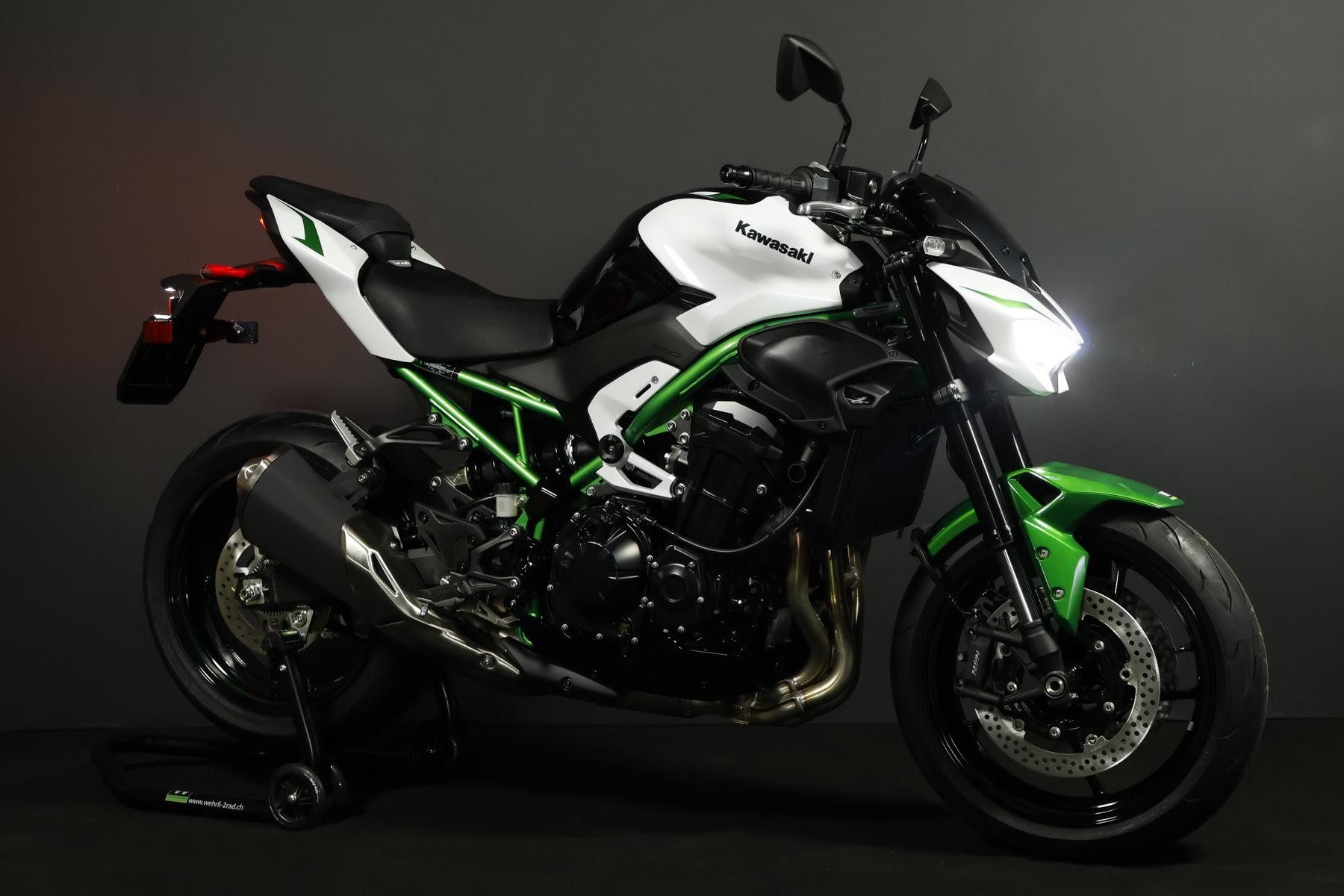 KAWASAKI KAWASAKI Z 900 (91/70/35 KW)-showroom-element-2