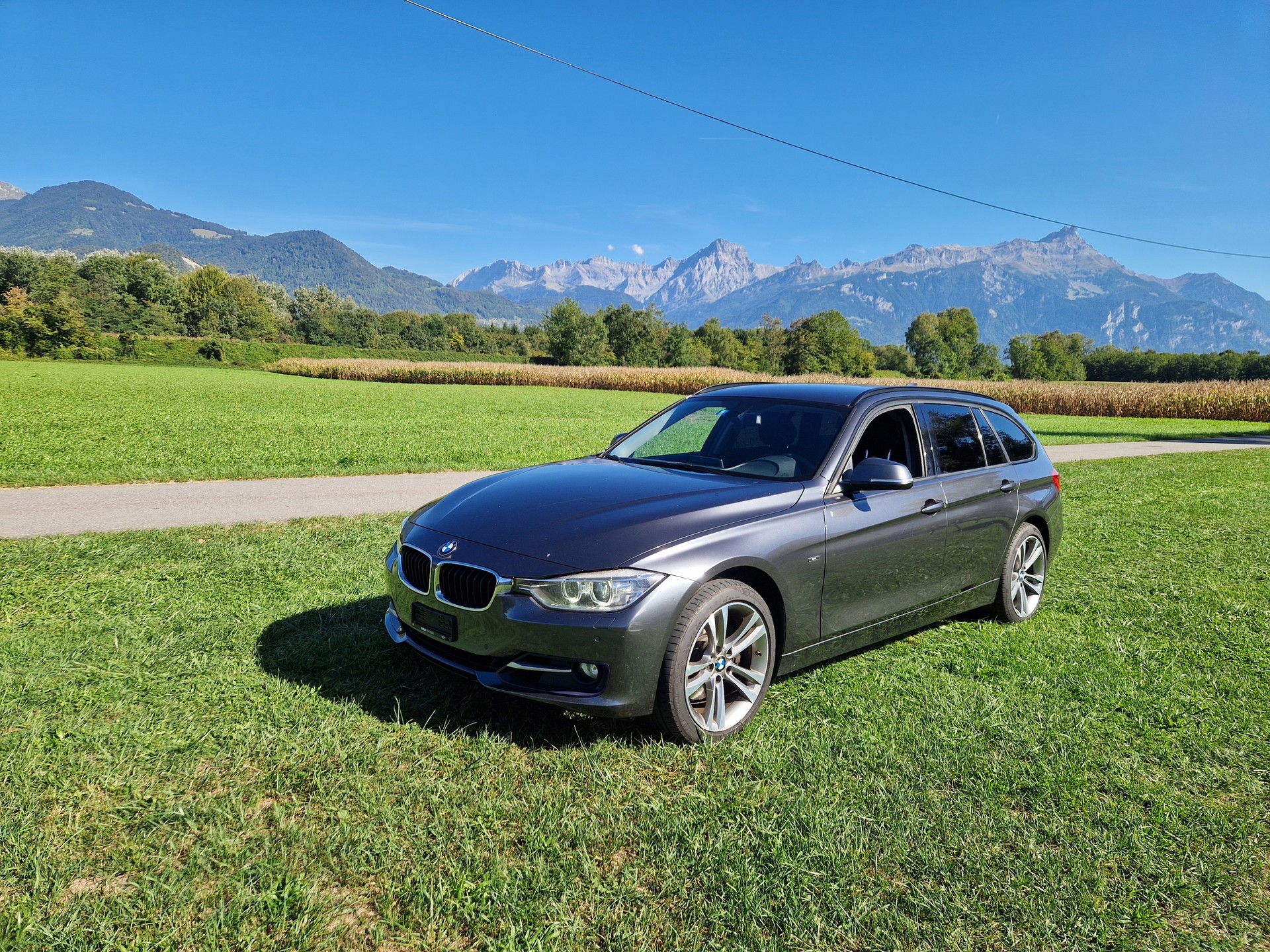 BMW 328i xDrive Touring Sport Line-image-0