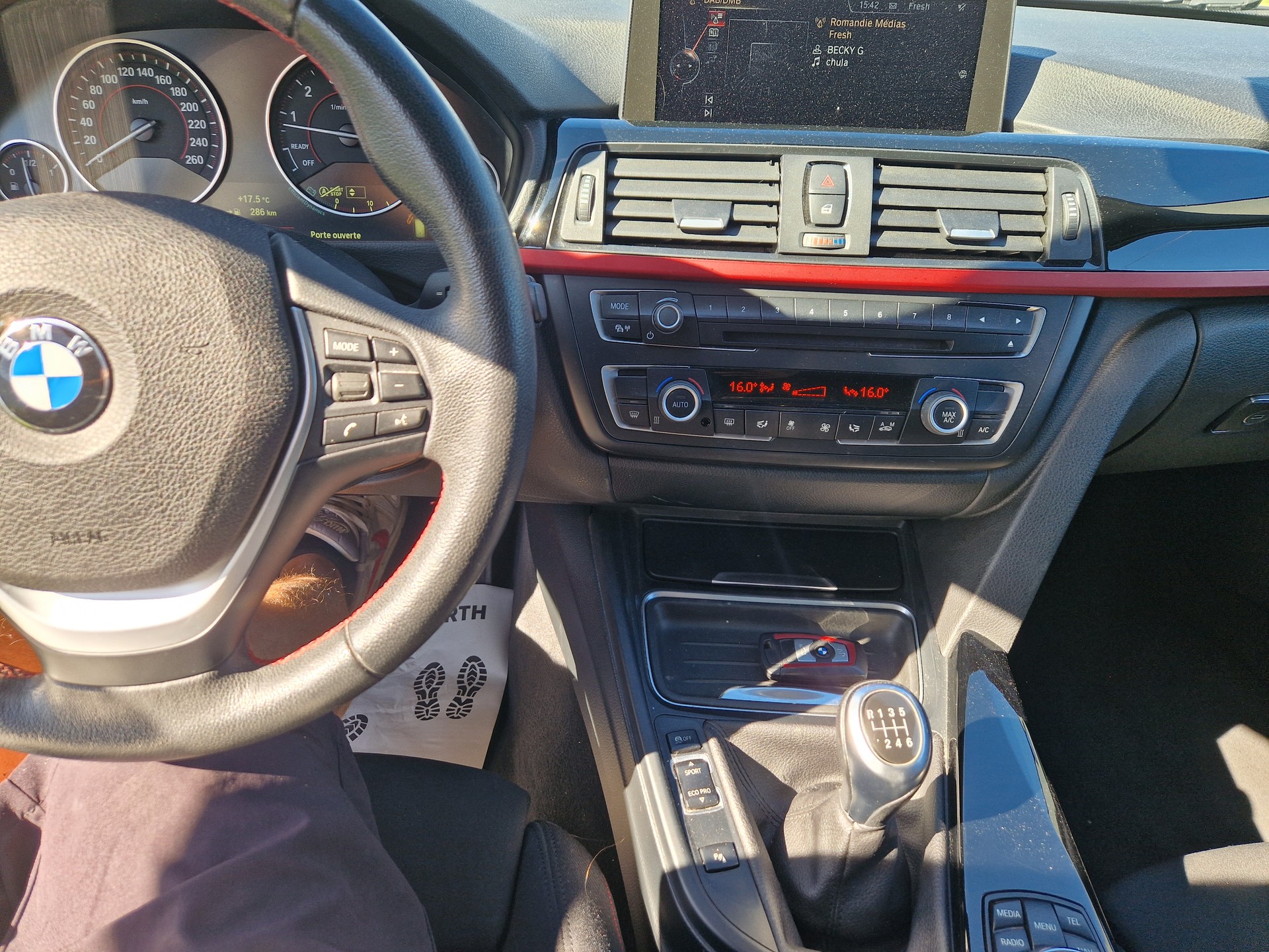 BMW 328i xDrive Touring Sport Line-image-10